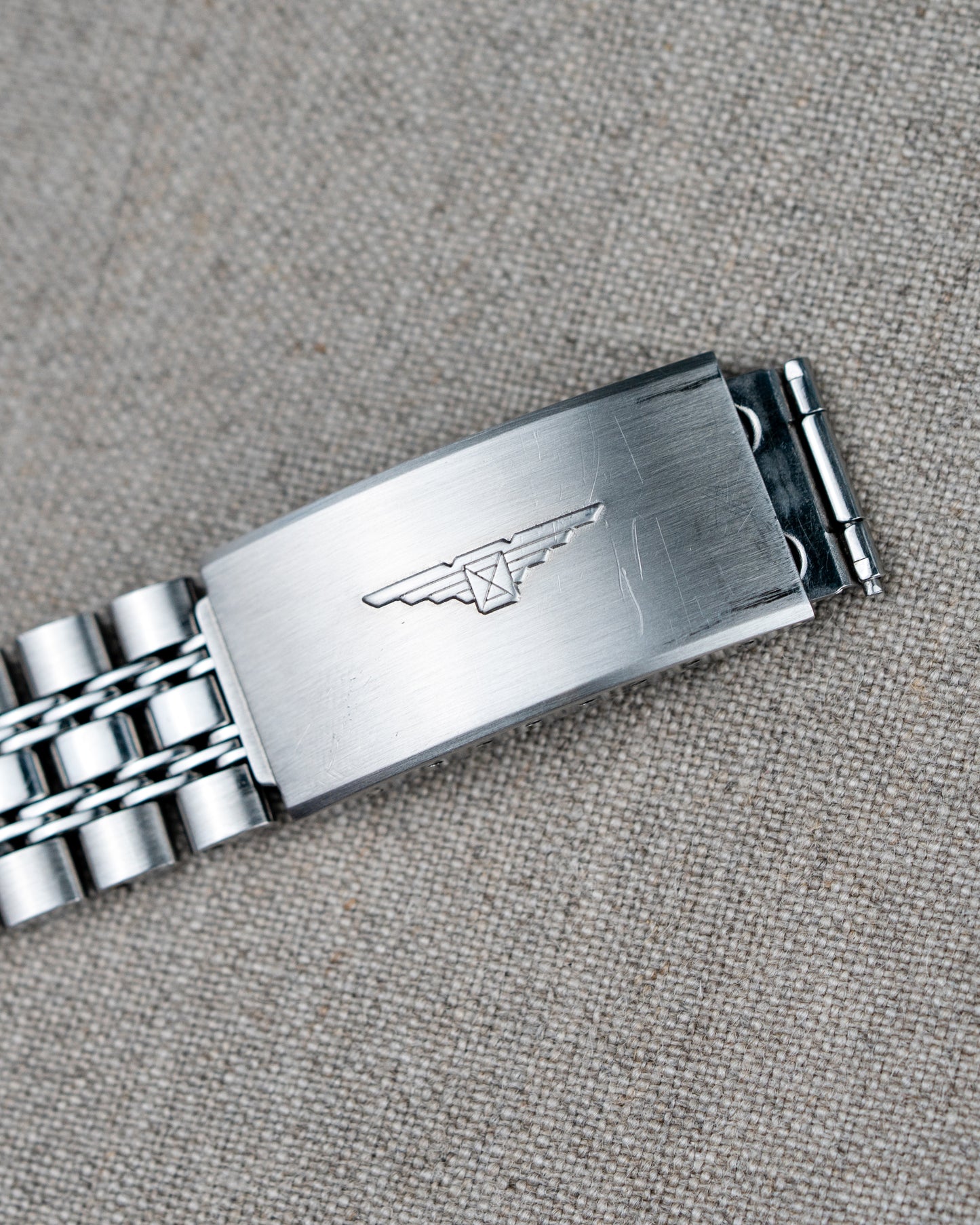 1970's Vintage Longines Admiral 'Oval' Style Bracelet - Silver Vertical Brush Dial