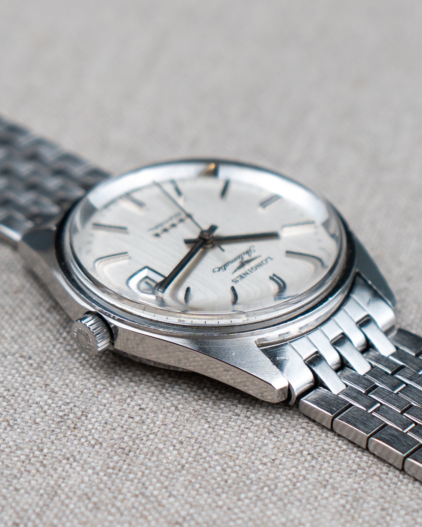 1970's Vintage Longines Admiral 'Brick' Style Bracelet - Silver Vertical Brush Dial