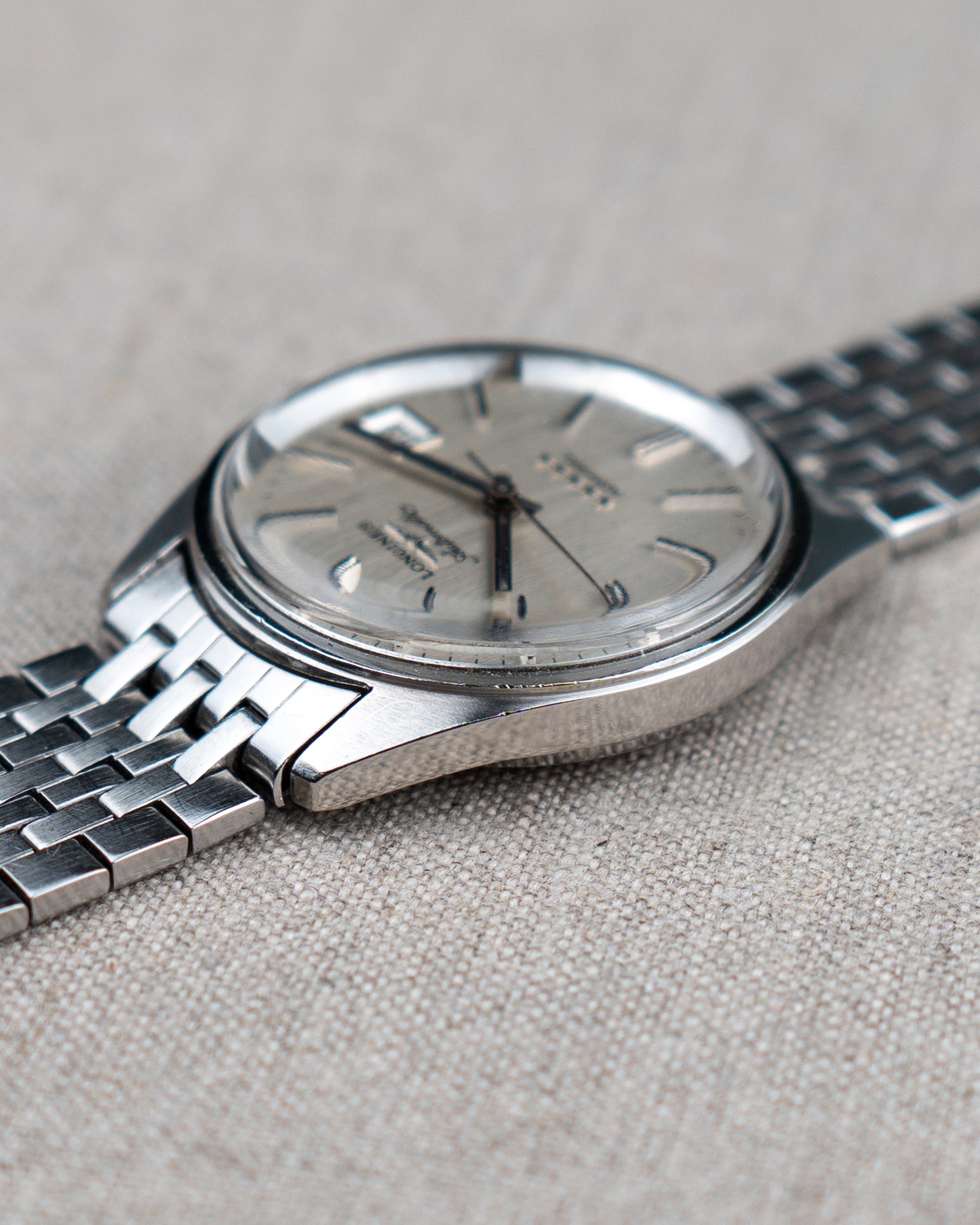 1970's Vintage Longines Admiral 'Brick' Style Bracelet - Silver Vertical Brush Dial