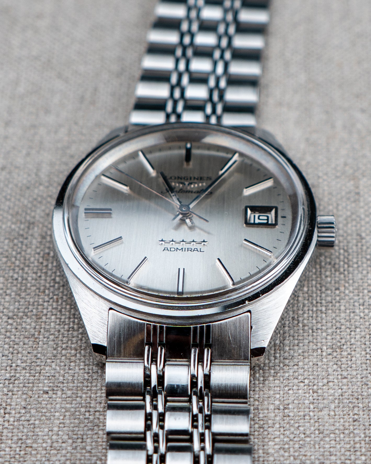 1970's Vintage Longines Admiral 'Oval' Style Bracelet - Silver Vertical Brush Dial