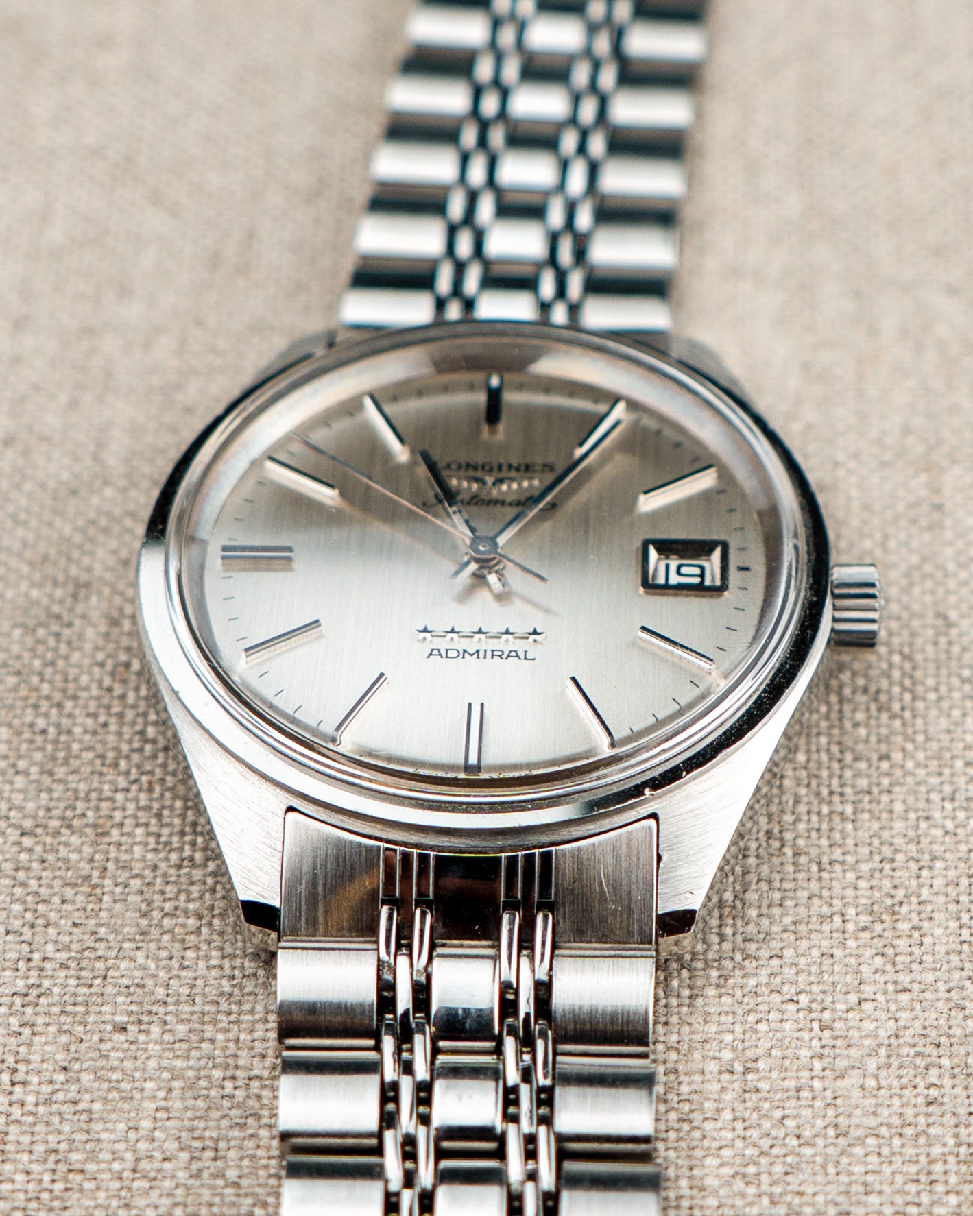 1970's Vintage Longines Admiral 'Oval' Style Bracelet - Silver Vertical Brush Dial