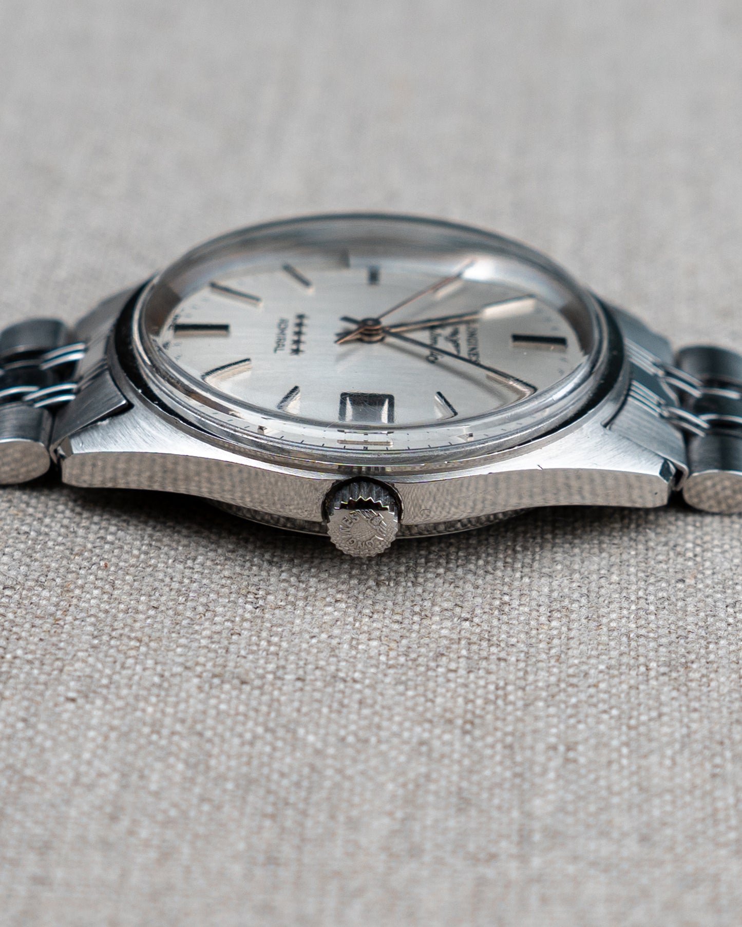 1970's Vintage Longines Admiral 'Oval' Style Bracelet - Silver Vertical Brush Dial