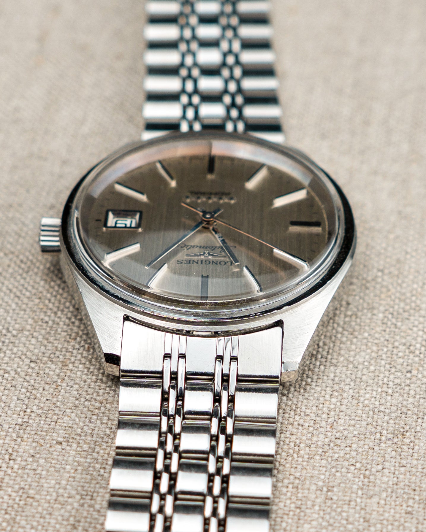 1970's Vintage Longines Admiral 'Oval' Style Bracelet - Silver Vertical Brush Dial