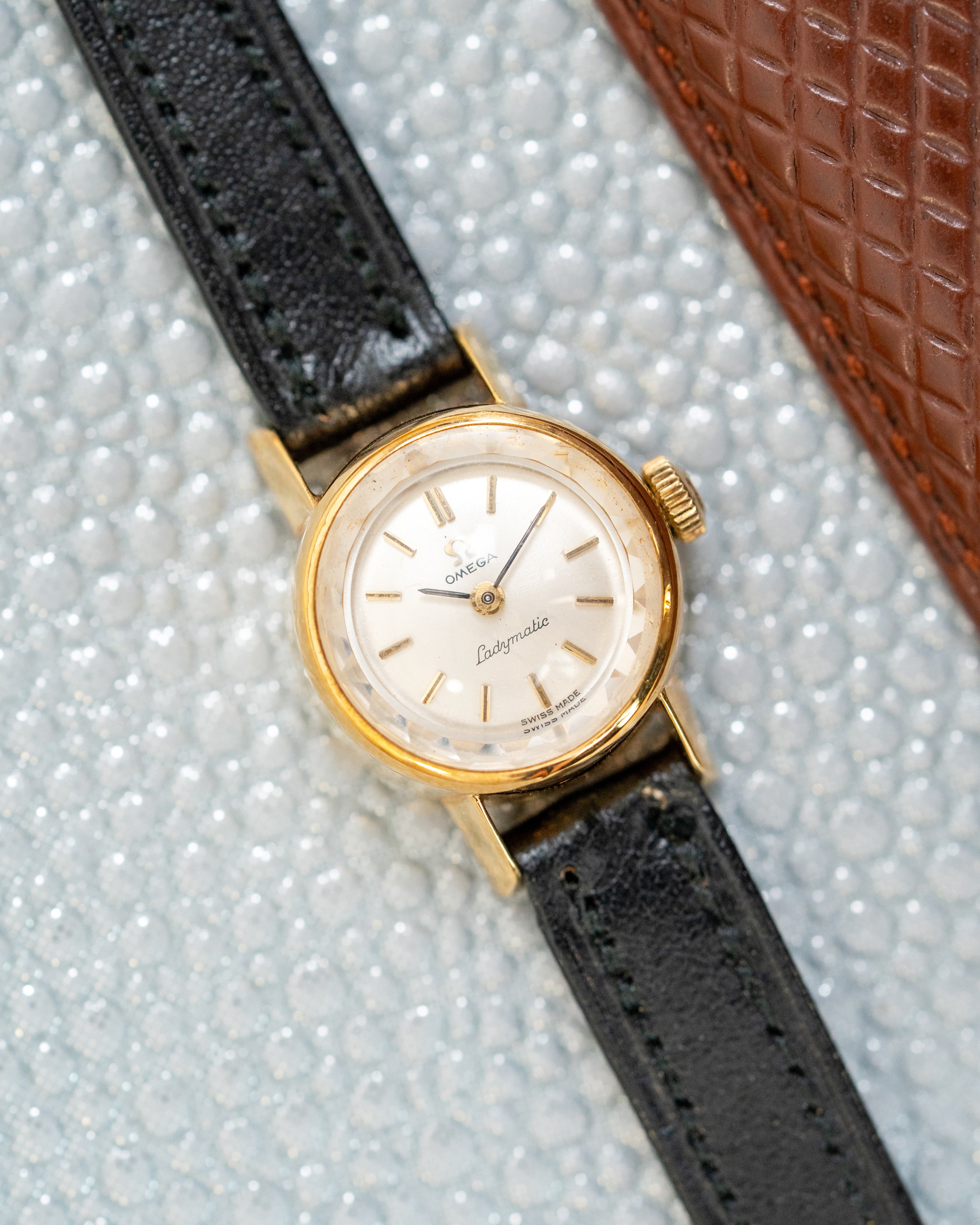 1966 Vintage Omega 18K Yellow Gold Ladymatic Ref. 551.012 - Silver