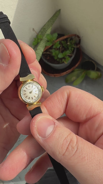 1961 Vintage Omega 18K Yellow Gold Textured Asymmetric Hooded-lug Watch - Silver Dial